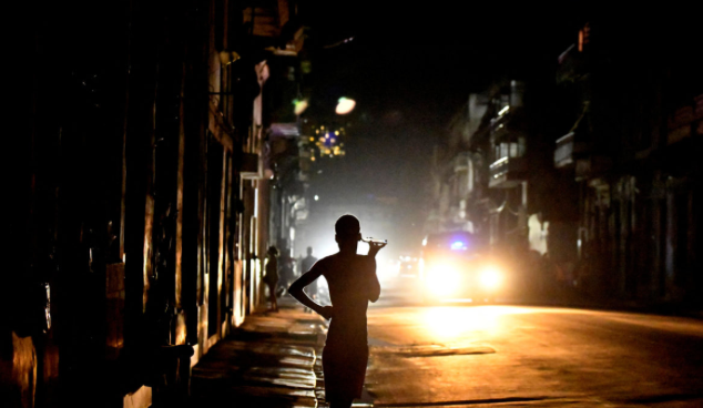 Куба улс даяар цахилгаан тасарч, 10 сая хүн гэрэлгүй болжээ